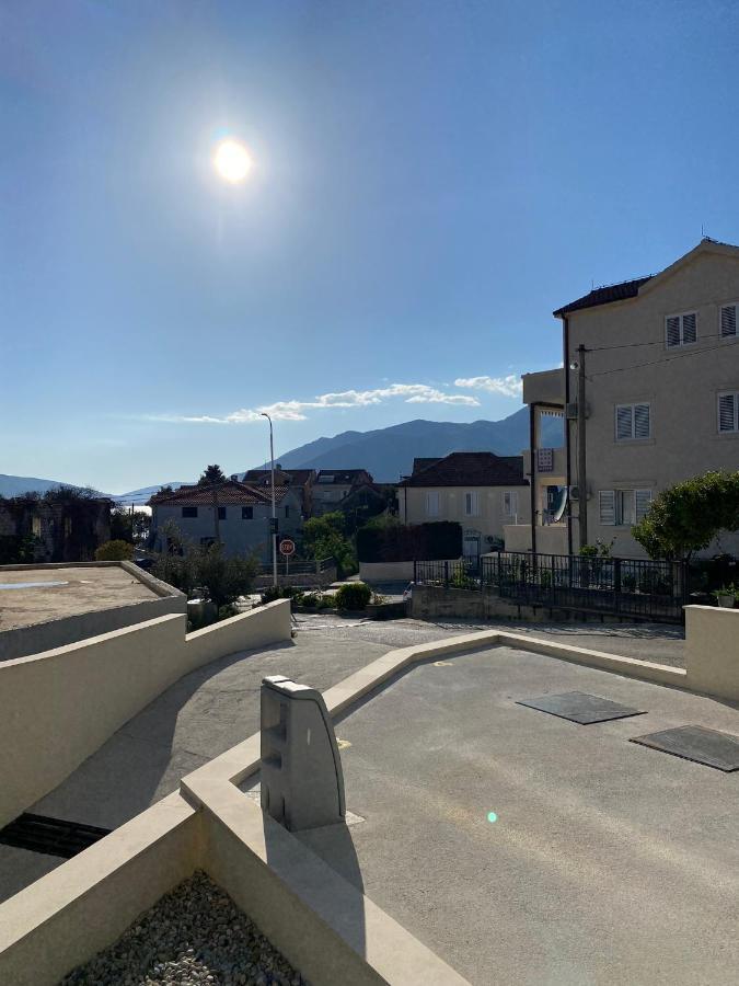 Fides Stylish Apartments Tivat With Pool Exterior photo