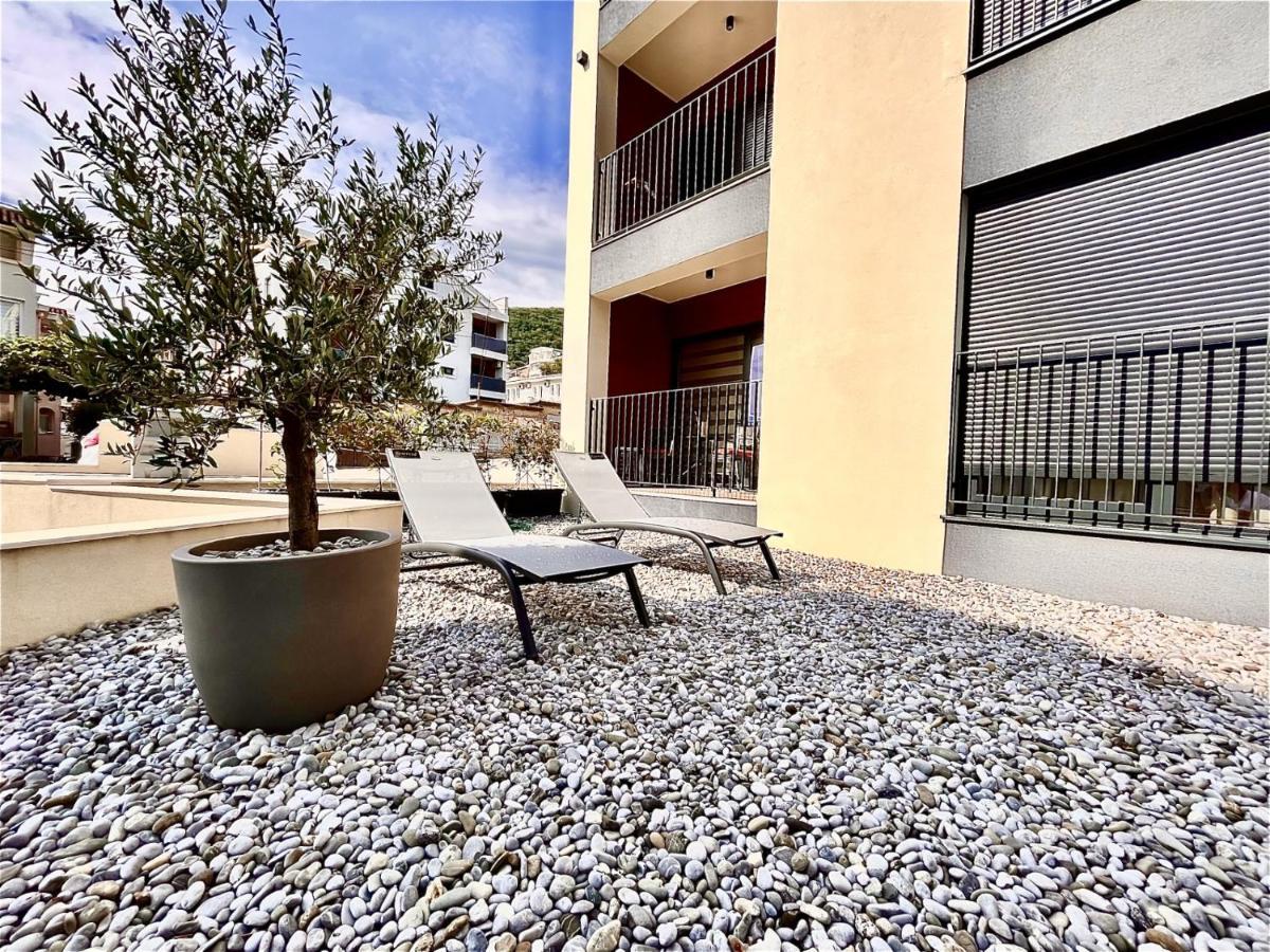 Fides Stylish Apartments Tivat With Pool Exterior photo
