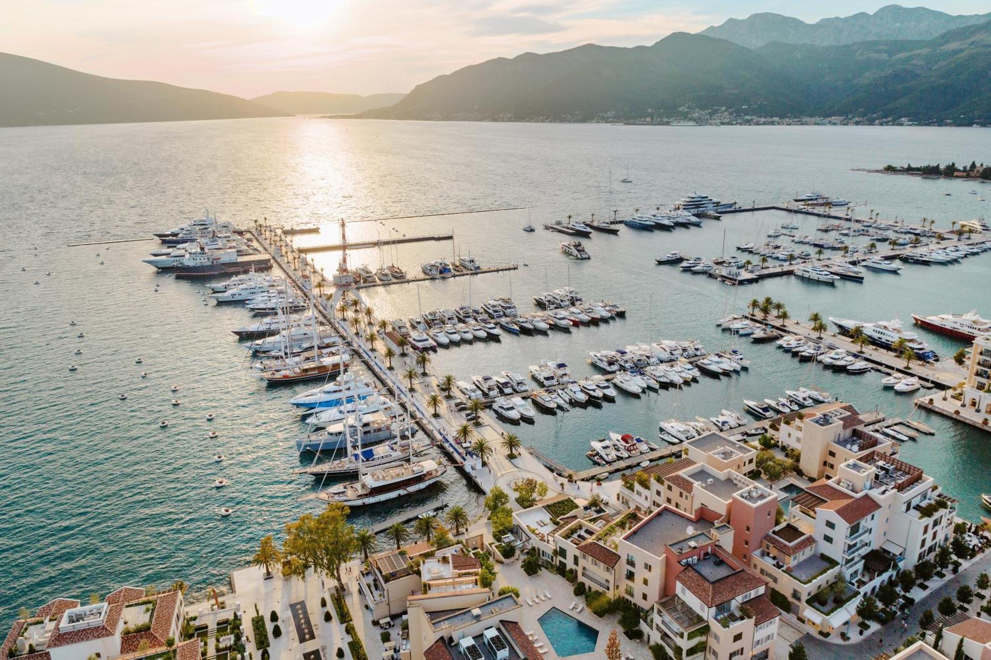Fides Stylish Apartments Tivat With Pool Exterior photo